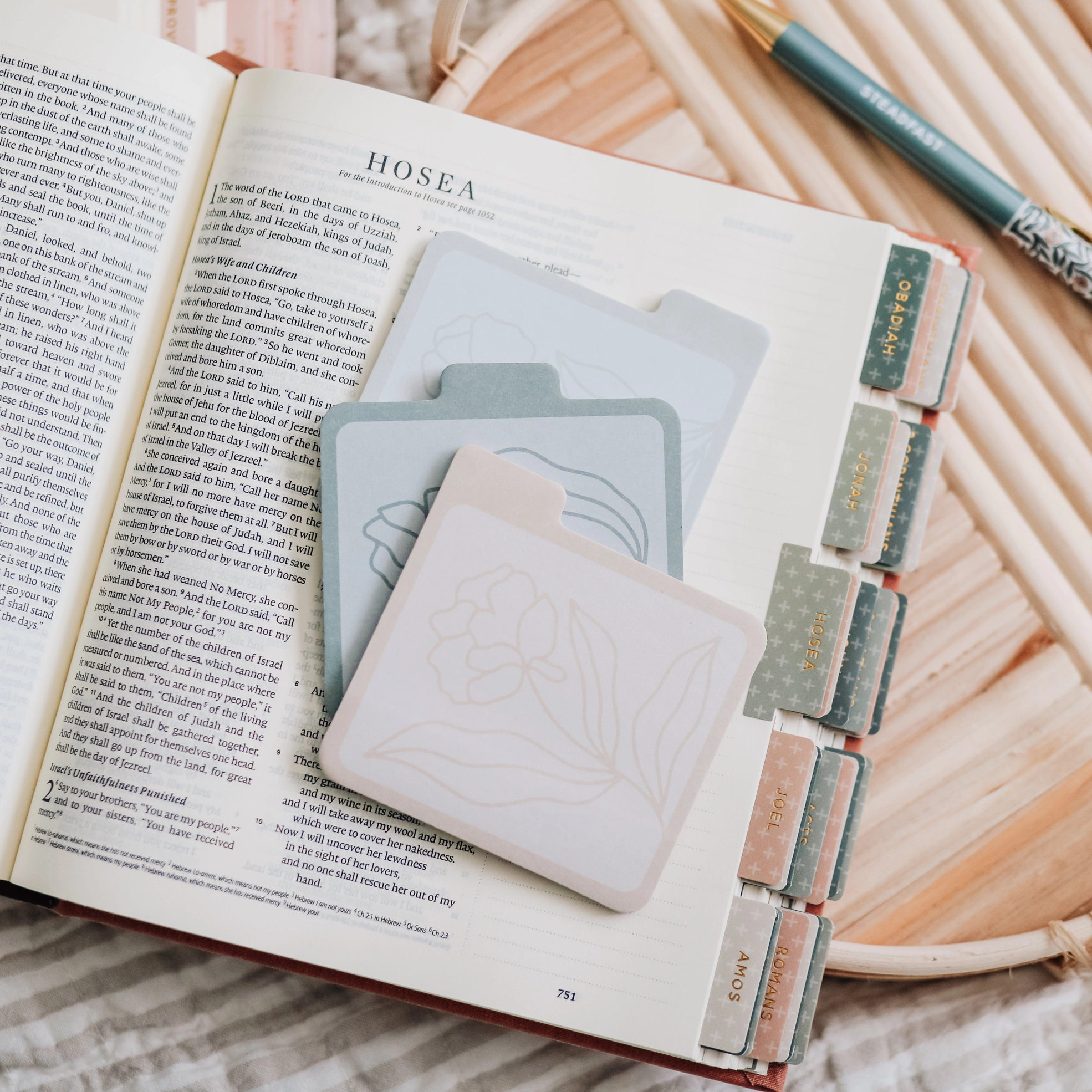 Thumbnail: Pastel Floral Sticky Tabs